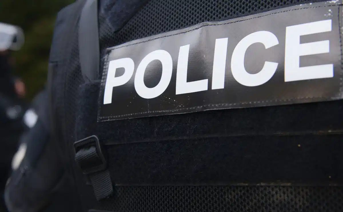 égorgé femme poignardé homicide domicile