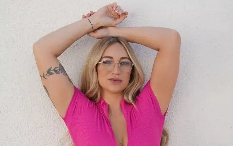 Une enseignante se lance sur OnlyFans