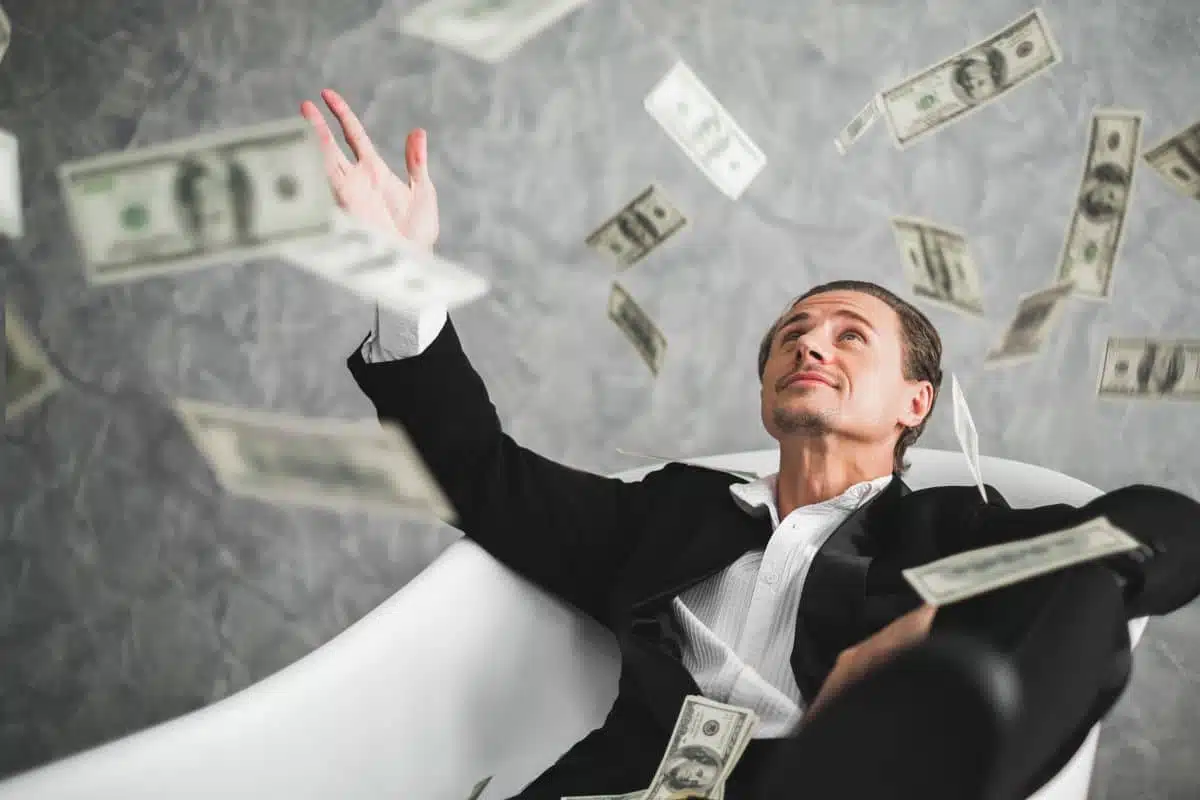 10 000 euros salaire job emploi ile riche (2)