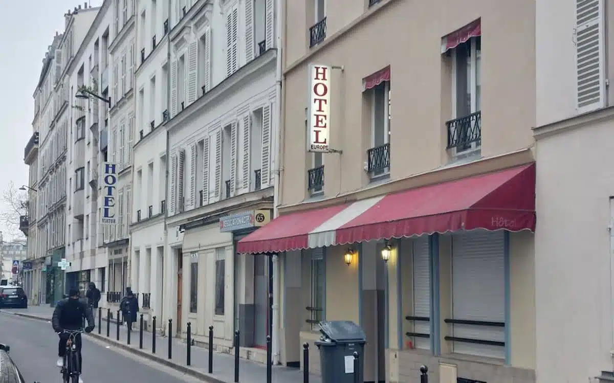 femme-retrouve-corps-paris-hotel.jpeg