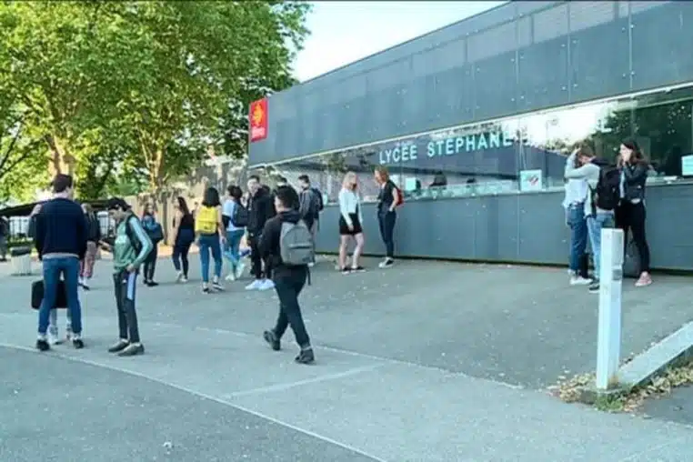 lycée Stéphane Hessel lyceen poignarde (2)