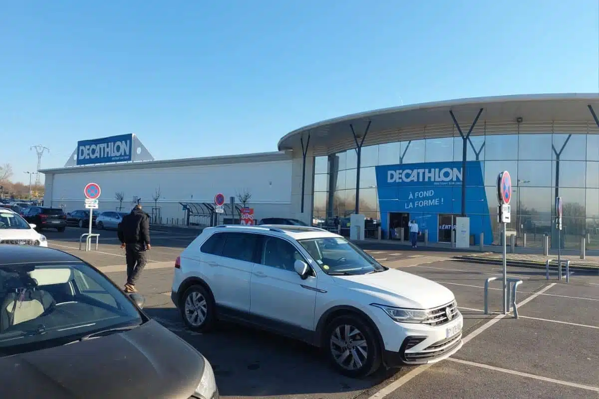 parking poignarde