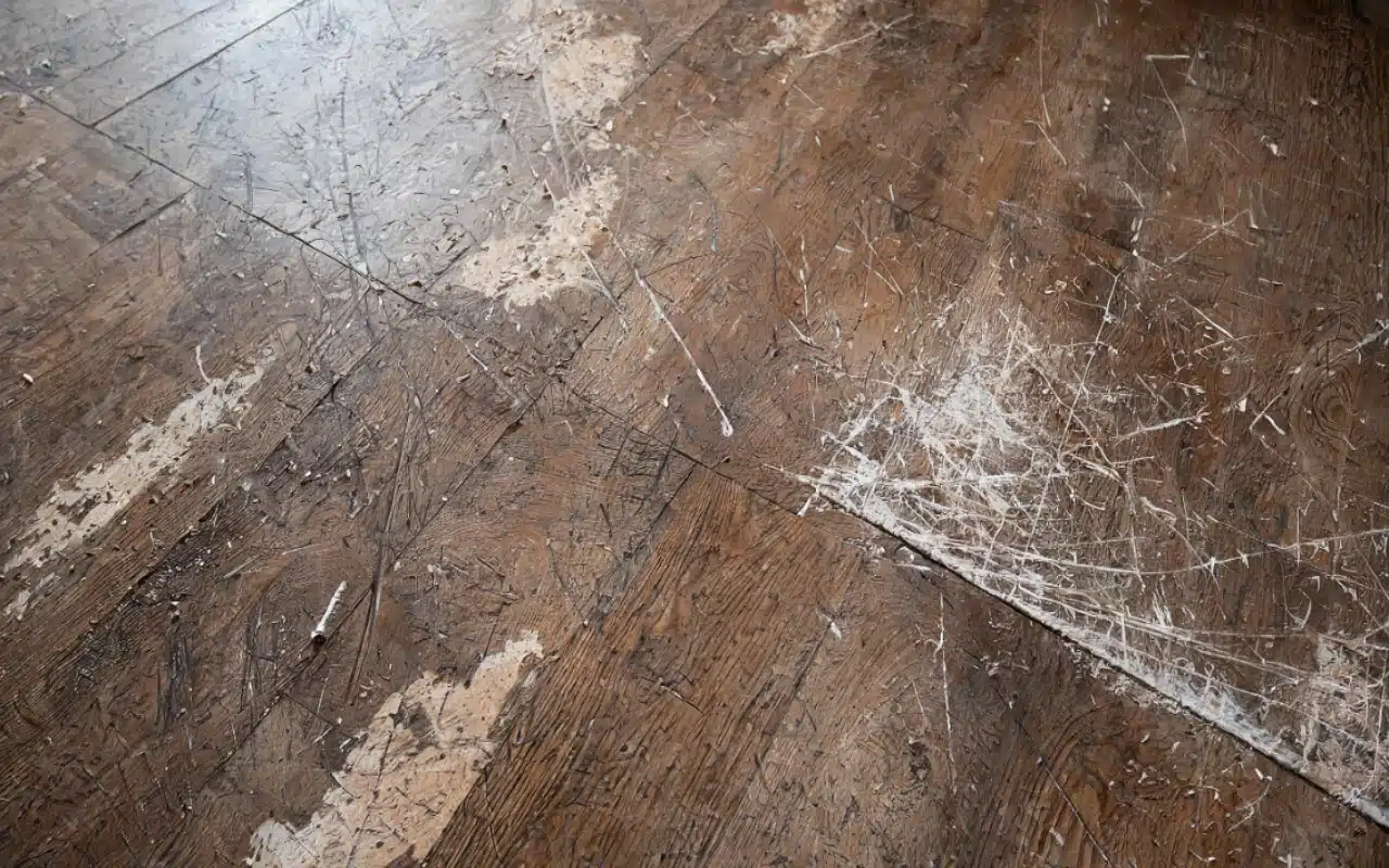 parquet rayé.