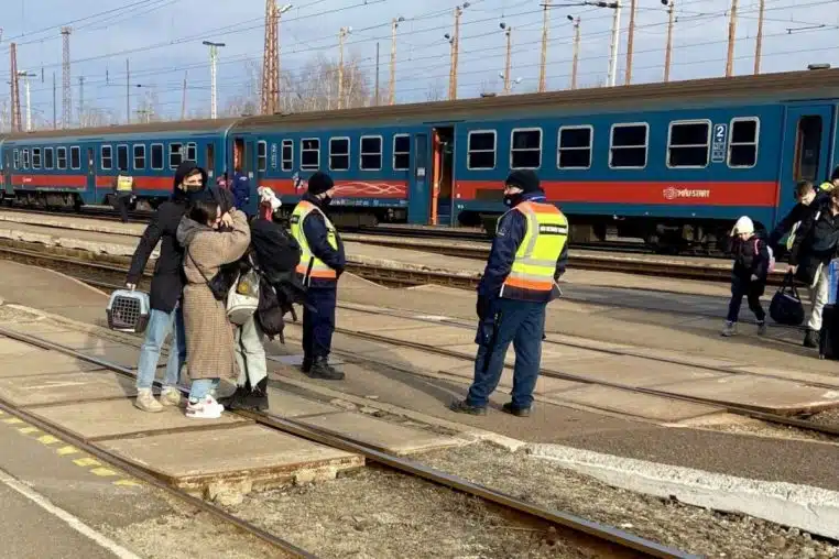 police hongrie train