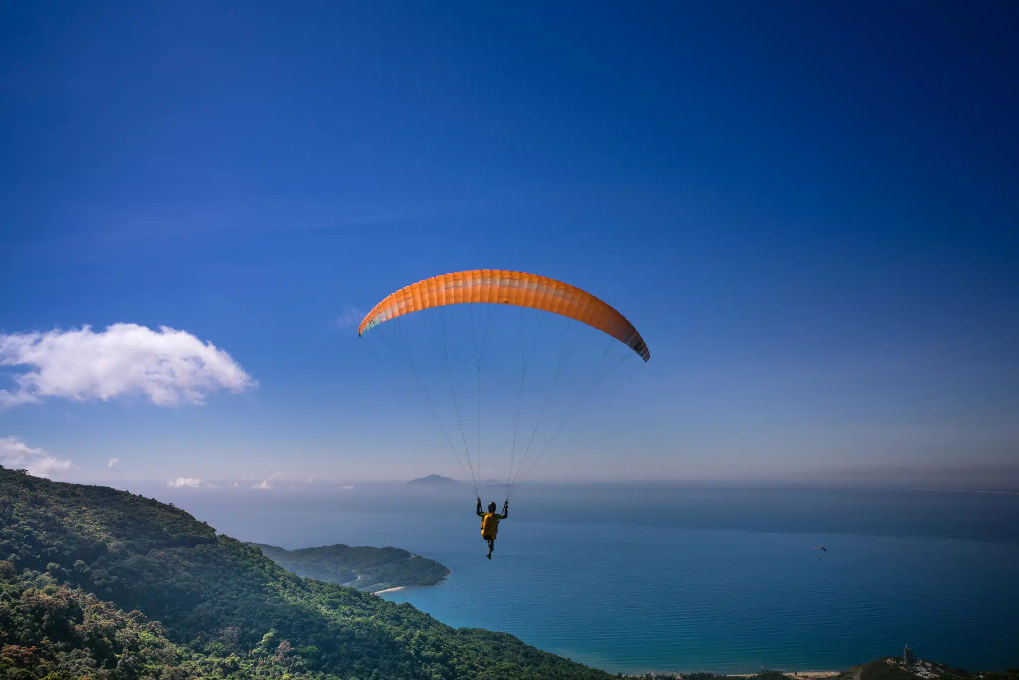 Son parachute est défaillant, il chute de 140 mètres