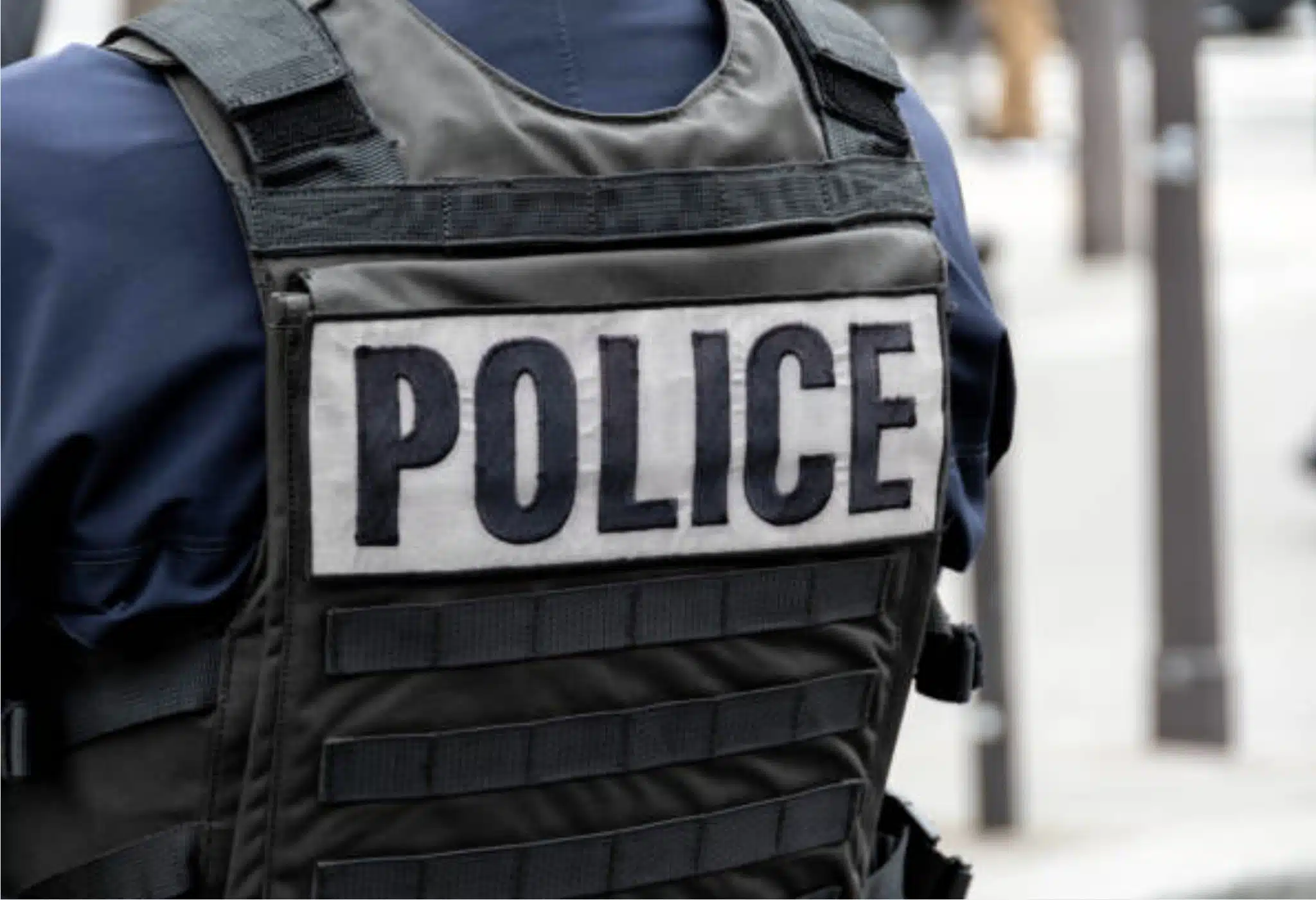 Image illustration policier uniforme de dos