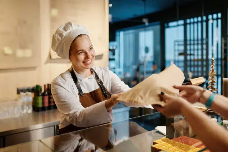 boulangerie-fait-semblant-encaisser-client.
