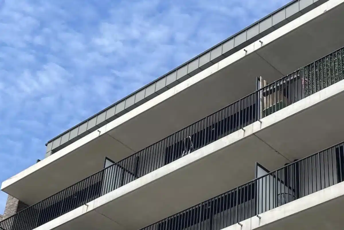 deux-soeurs-suicident-balcon-enadant