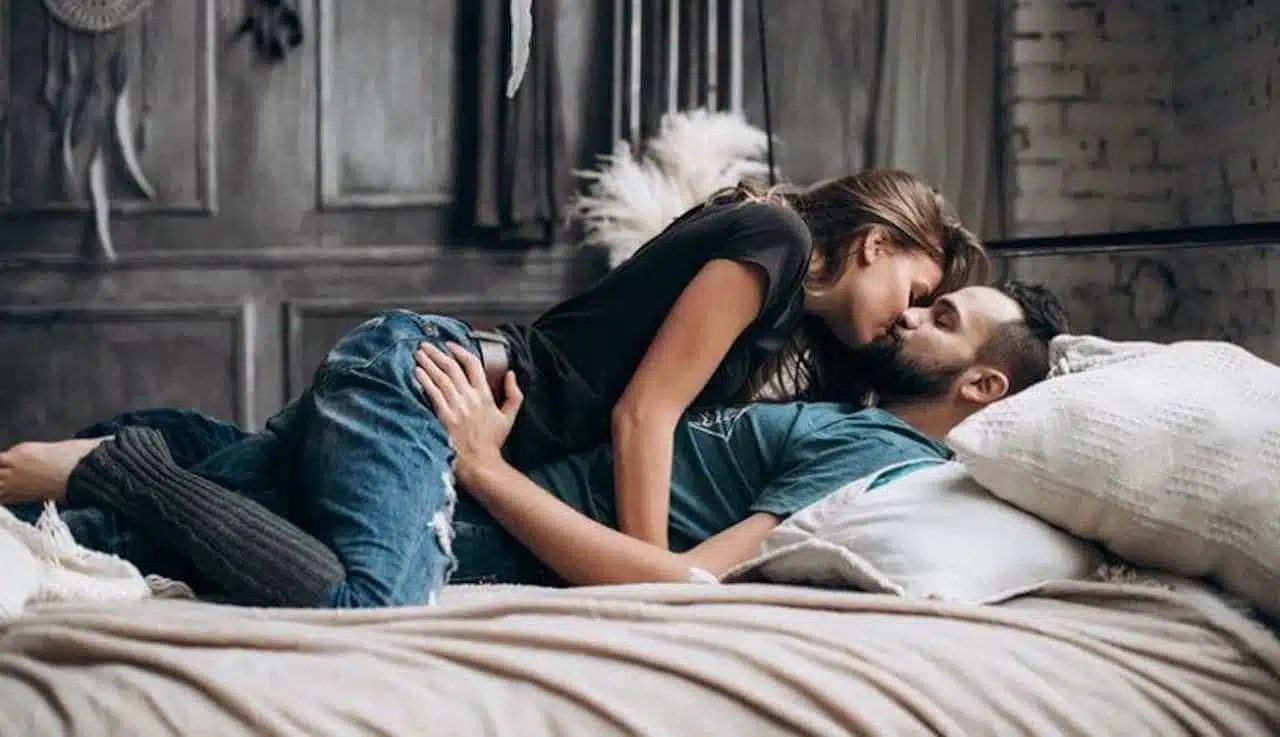image-couple-lit-sexe