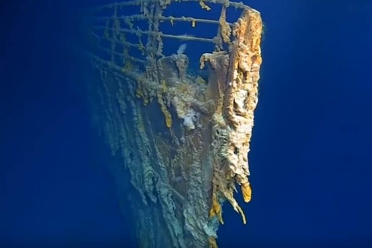 Image illustration un milliardaire construit un nouveau sous-marin pour explorer le Titanic après le désastre oceangate.