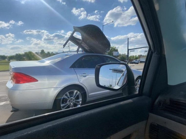 canapé-air-libre-voiture-bancal