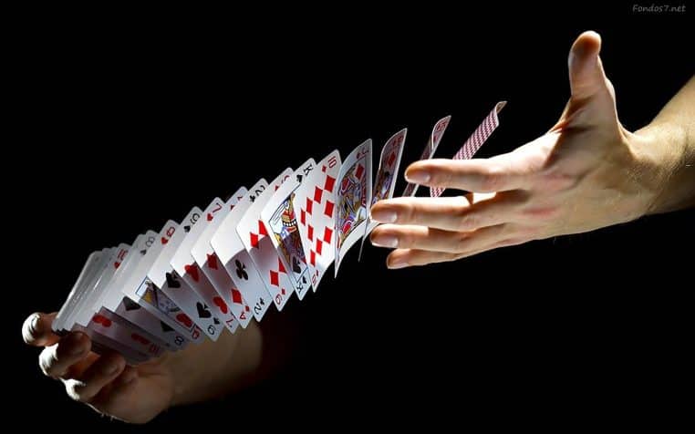 Image illustration blague un magicien se fait racketter sa carte bleue