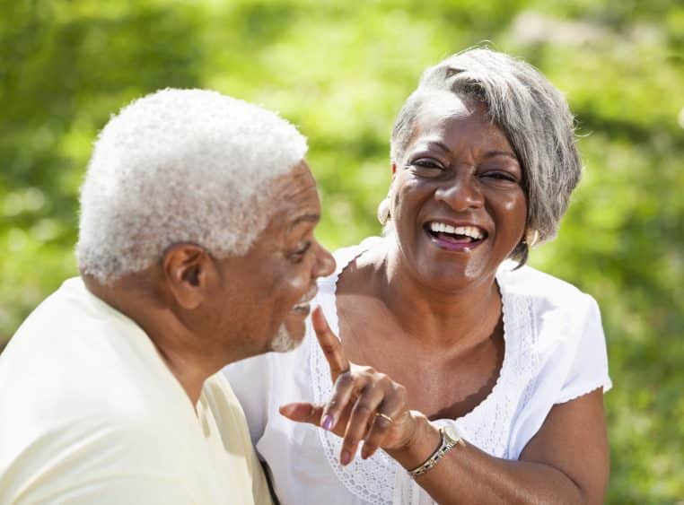 Image illustration blague un vieux couple demande 1 vœux à un génie.