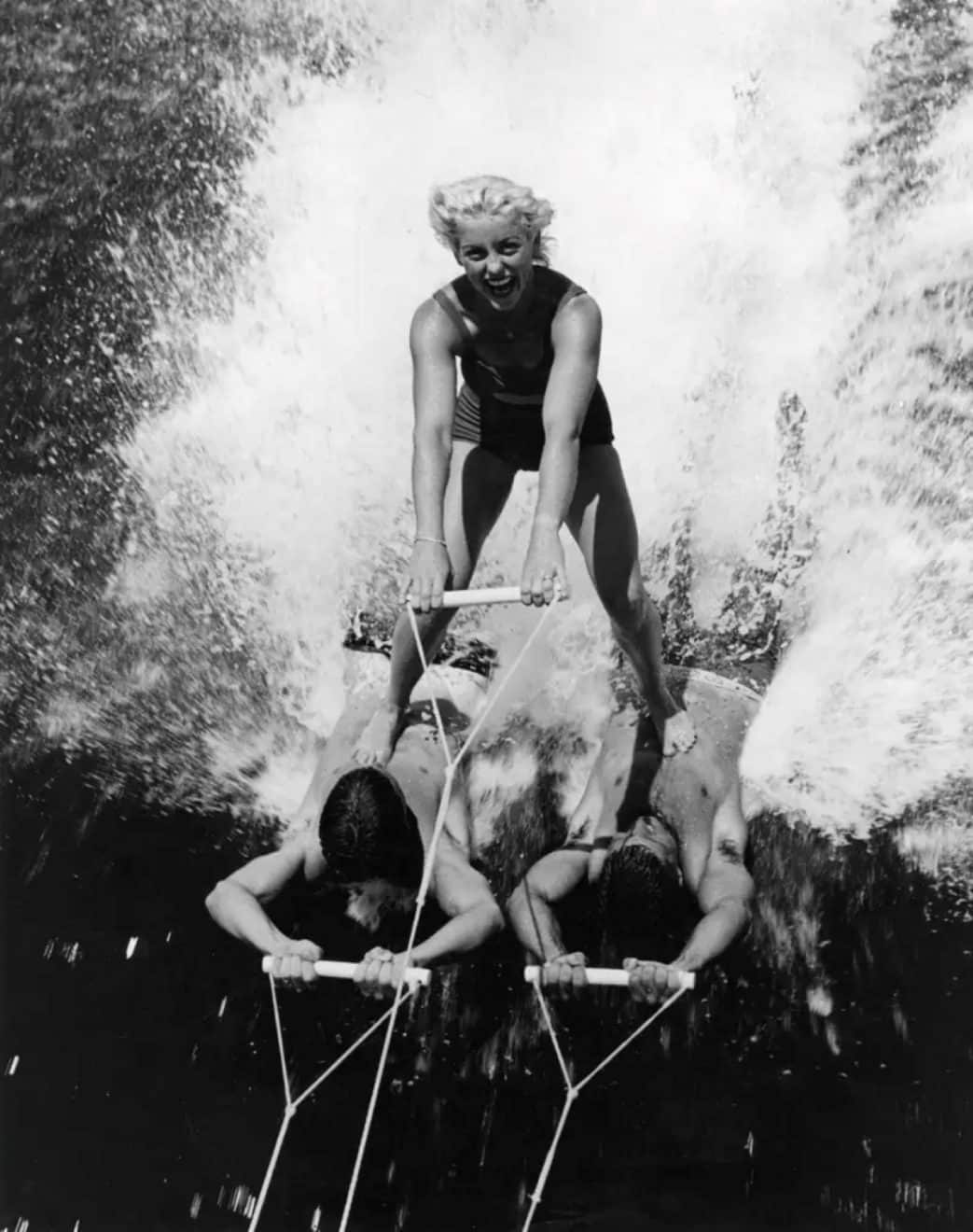 surf humain trois personne