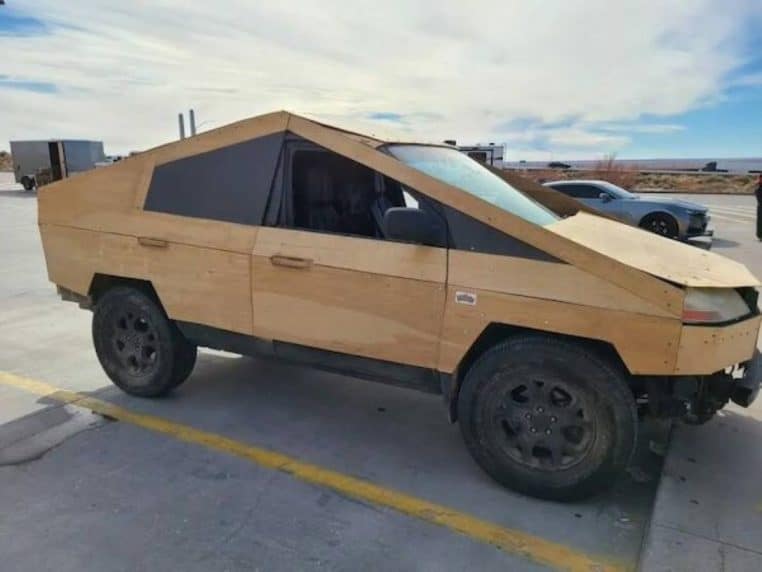 voiture-écolo-futuriste-en-bois