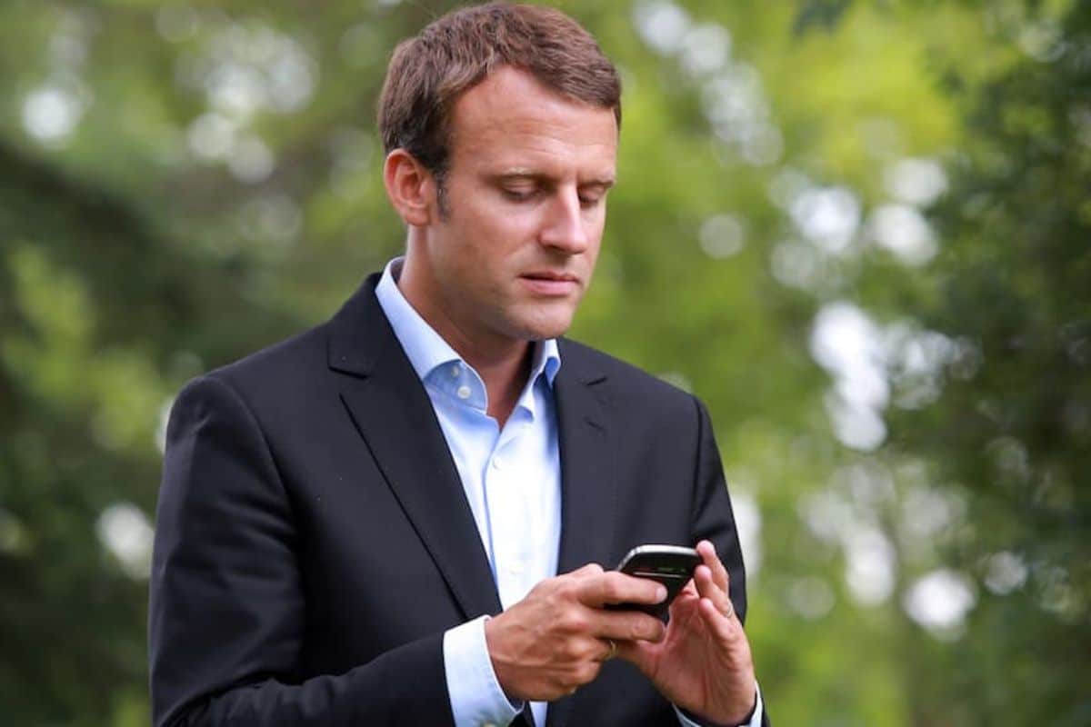 emmanuel-macron-telephone-1