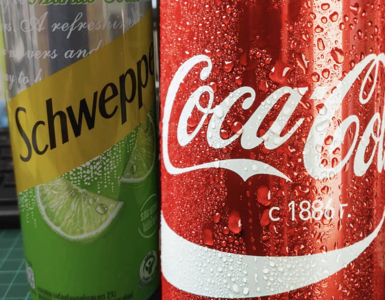 Image illustration Schweppes et coca-cola sont pleins de plastiques