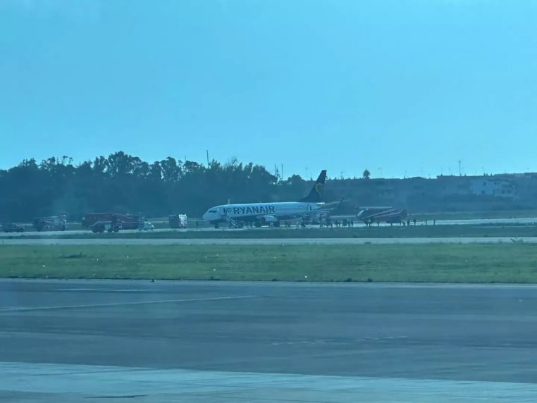 Boeing en feu aeroport Brindisi