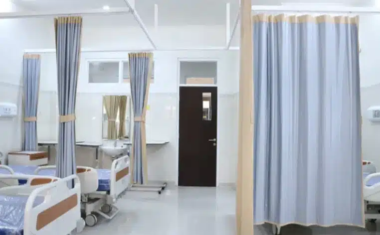 femme méningite hôpital montpellier