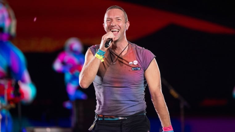 coldplay chanteur tombe scene