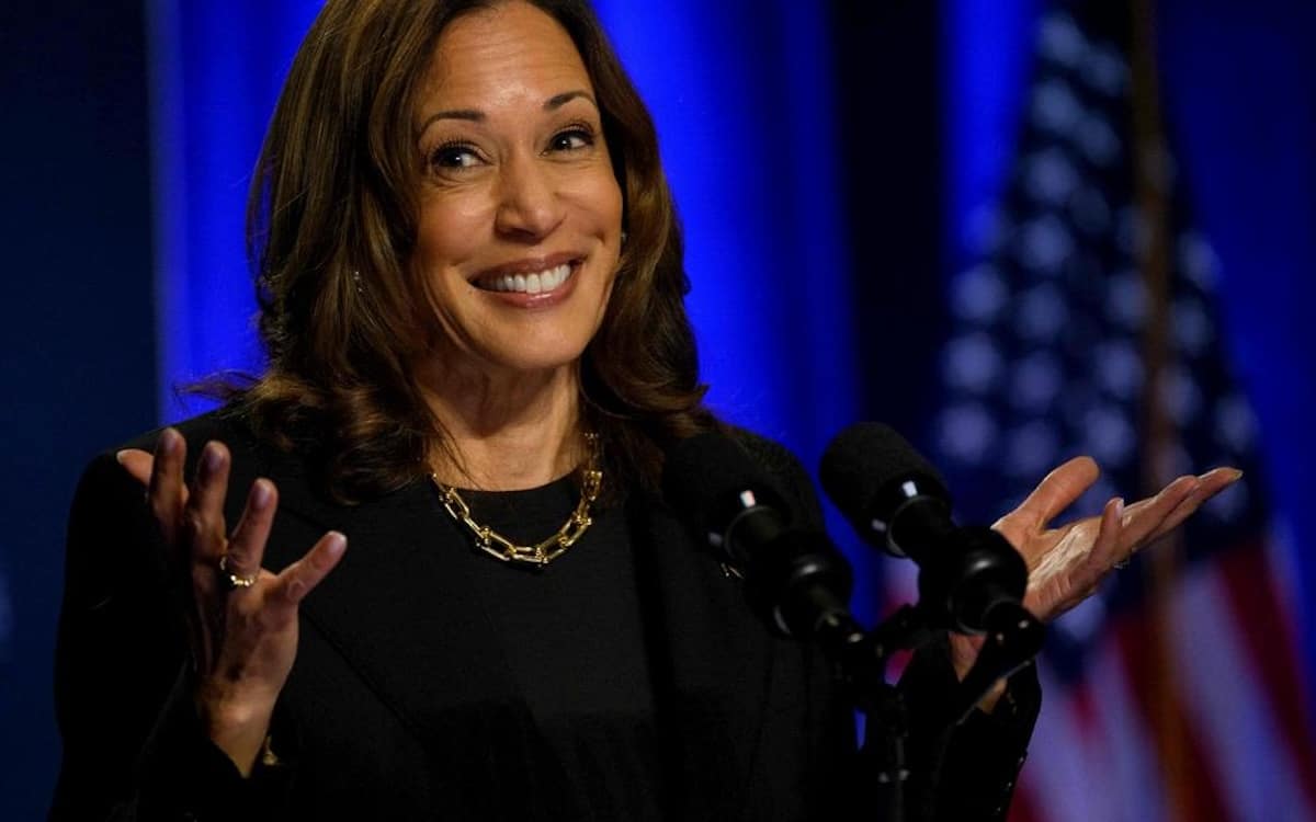 kamala harris fait semblant telephone electeur - copie