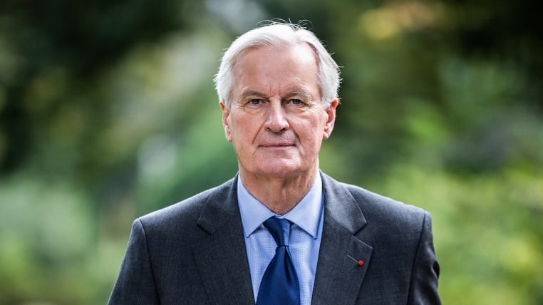 michel-barnier-enfant-attitude-11-novembre-.jpg