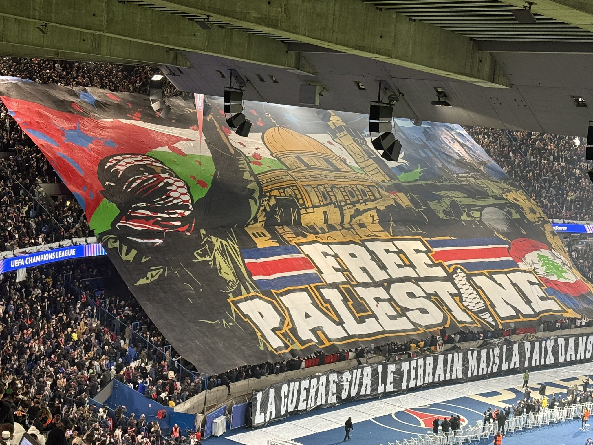 Tifos polémique psg free palestine