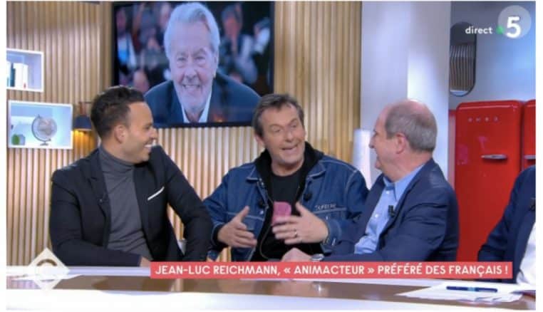 Jean-Luc Reichmann ému, il fait de rares confidences sur sa famille