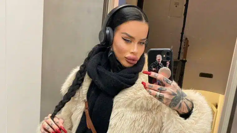 Femme accro botox