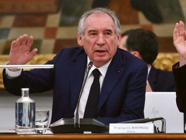 francois-bayrou-polemique-jet-avion-2h.jpg