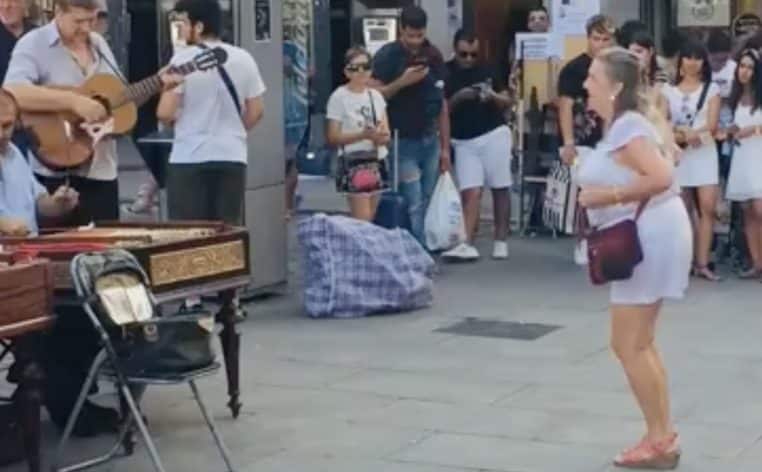 insolite danse danseuse rue