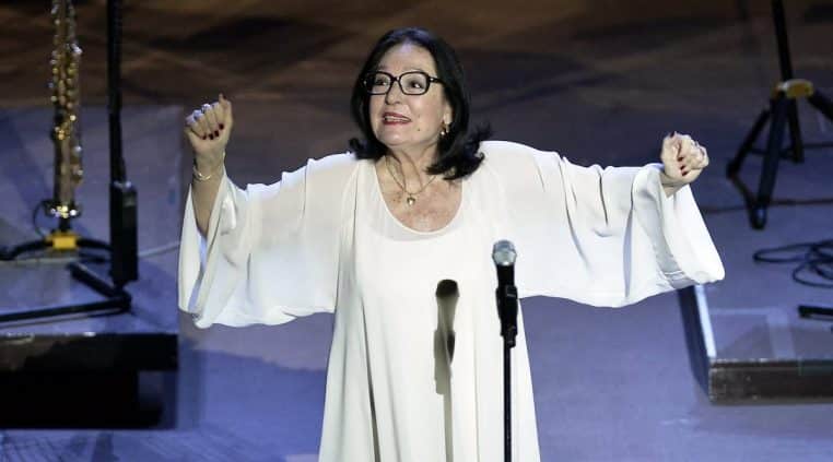 nana mouskouri proche brigitte macron