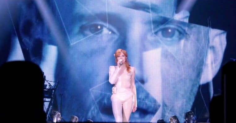 Mylène Farmer comme vous ne l'avez jamais lue