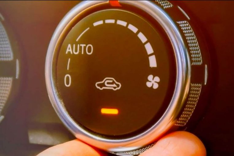 bouton recirculation de l'air voiture