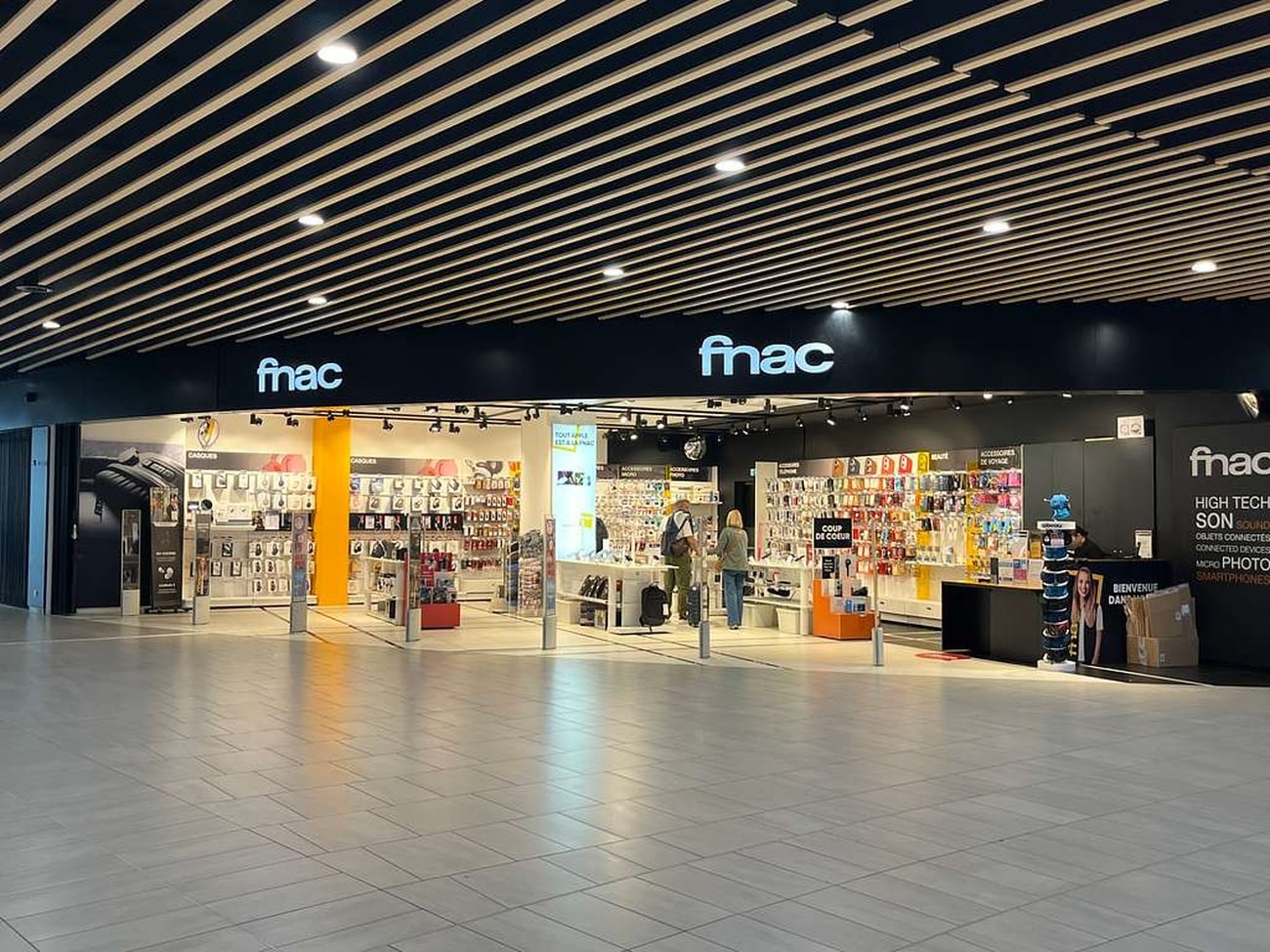 Fermeture de la Fnac des Champs-Élysées