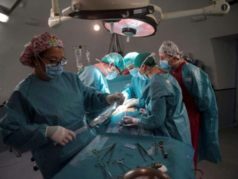 Femme chirurgie