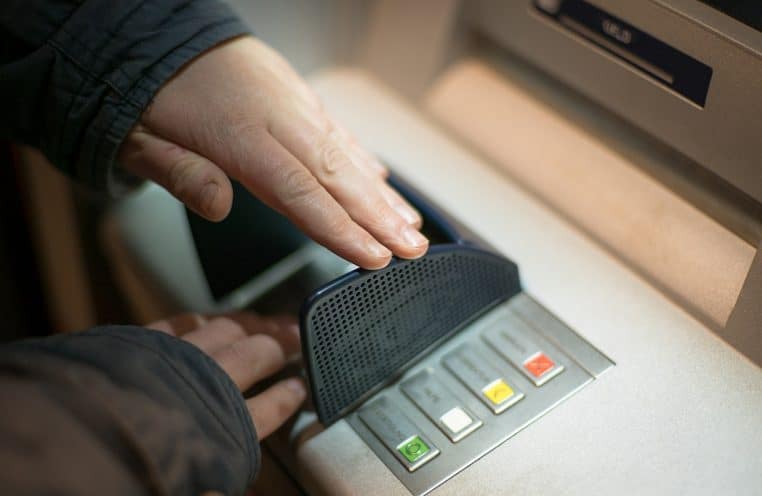 Ces banques vont supprimer leurs distributeurs automatiques de billets pour les remplacer par des machines CashServices