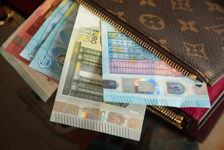Ces banques vont supprimer leurs distributeurs automatiques de billets pour les remplacer par des machines CashServices
