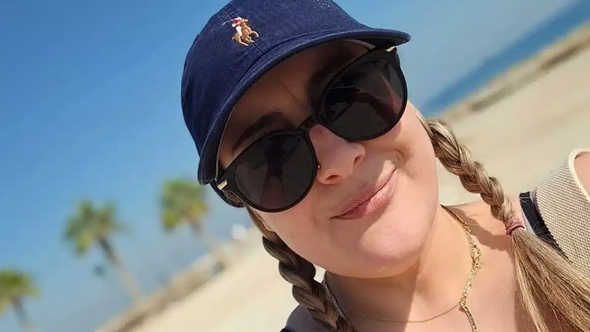 Femme Charlotte Cox millionnaire