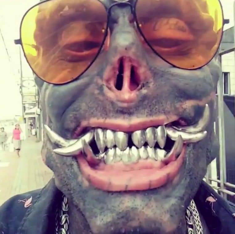 Homme satan visage