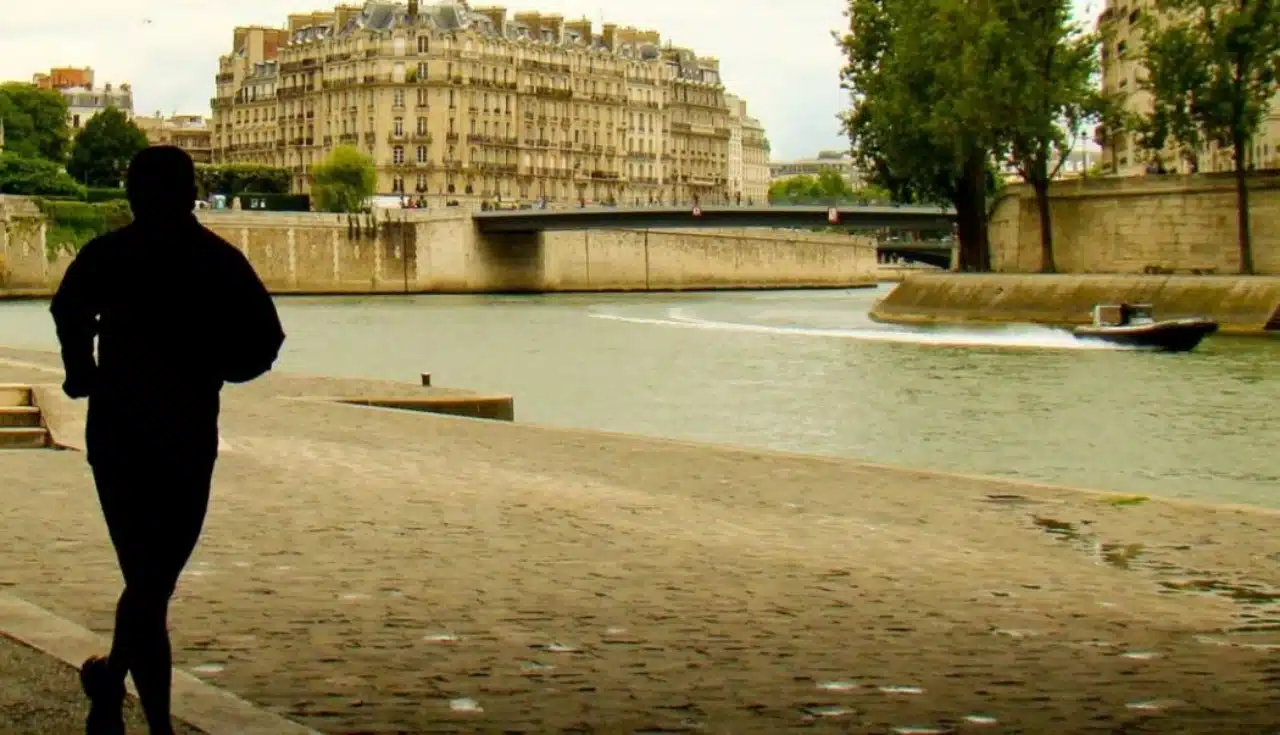 Joggeur bord de Seine