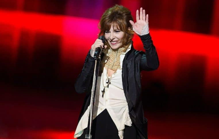 Mylene Farmer scene