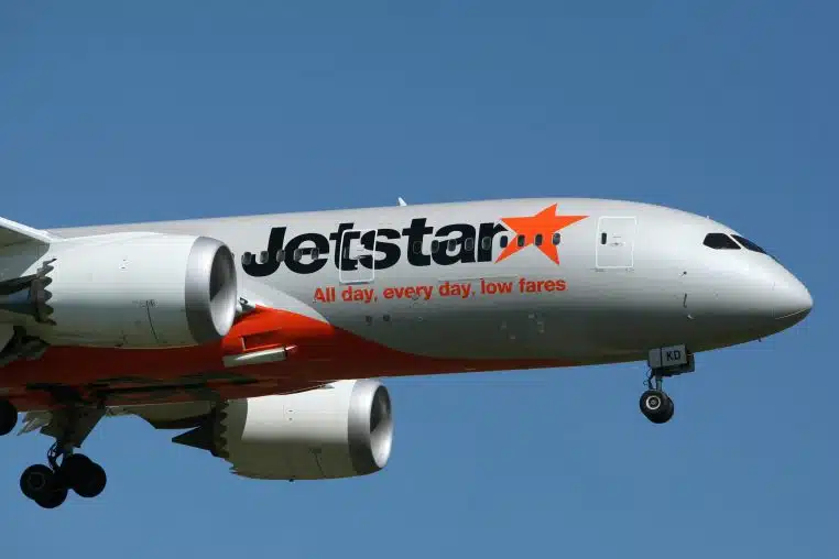 Un adolescent armé s'introduit dans un avion