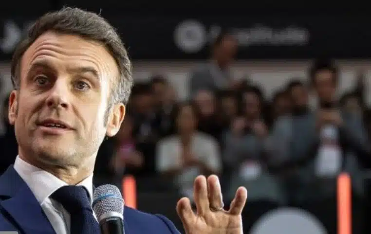 Emmanuel Macron investi dans la dissuasion nucléaire