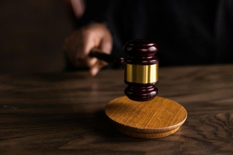 Des hommes transgenres entament une procédure contre la CPAM