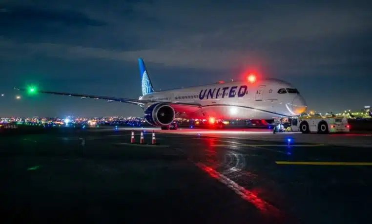 Une compagnie aérienne oblige une mère à débrancher le respirateur artificiel de son fils handicapé à bord de l'avion