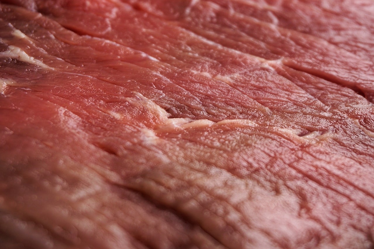 Le liquide rouge présent dans les barquettes de viande n'est pas du sang... voici de quoi il s'agit
