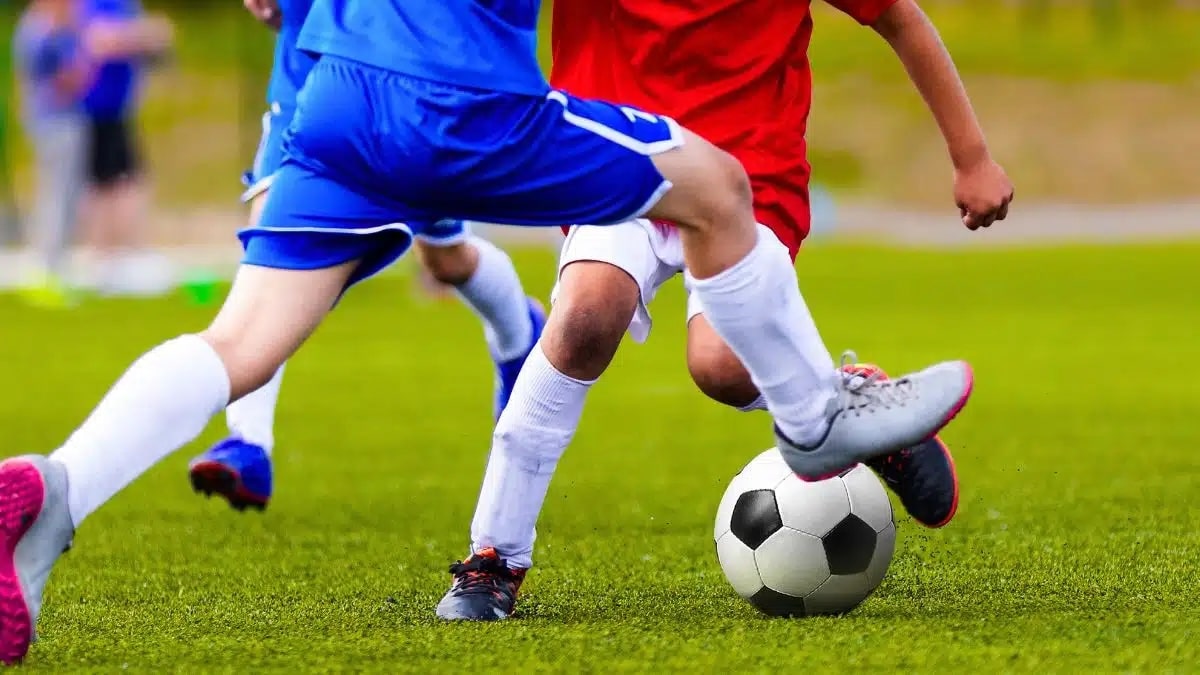 Abandonné à la naissance, il devient star du football : aujourd’hui millionnaire, ses parents lui réclament de l’argent