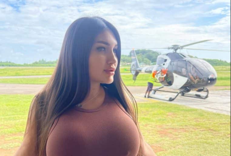Elle demande aux internautes de photoshoper sa photo