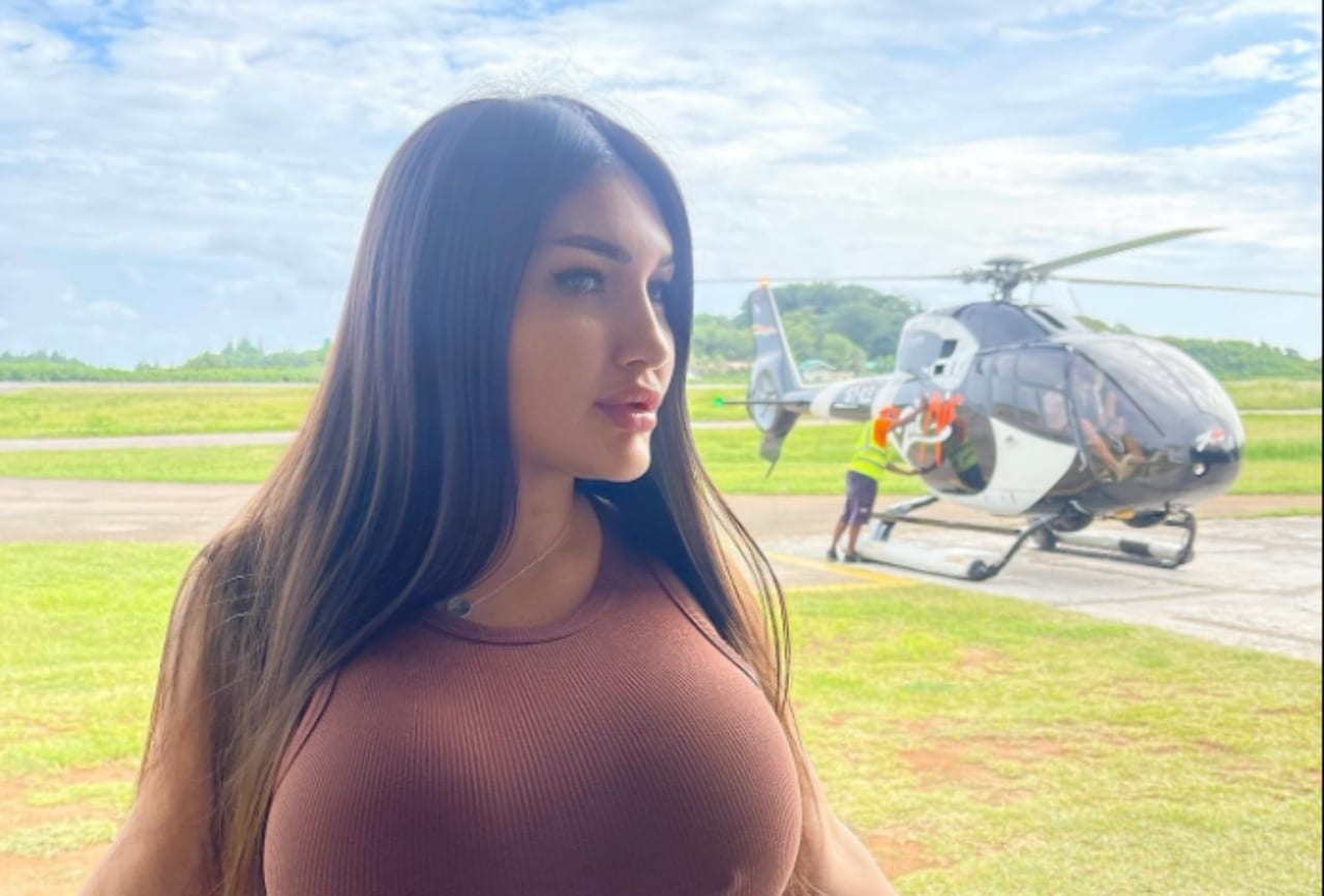 Elle demande aux internautes de photoshoper sa photo